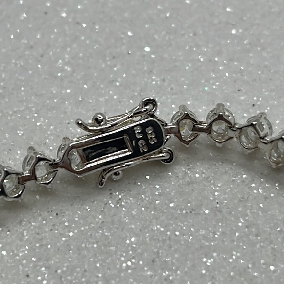 Beautiful 925 sterling Silver CZ bracelet - Picture 3 of 3